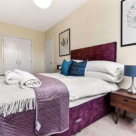Large Group & Contractor Booking! Duplex W/Parking 米尔顿凯恩斯 外观 照片