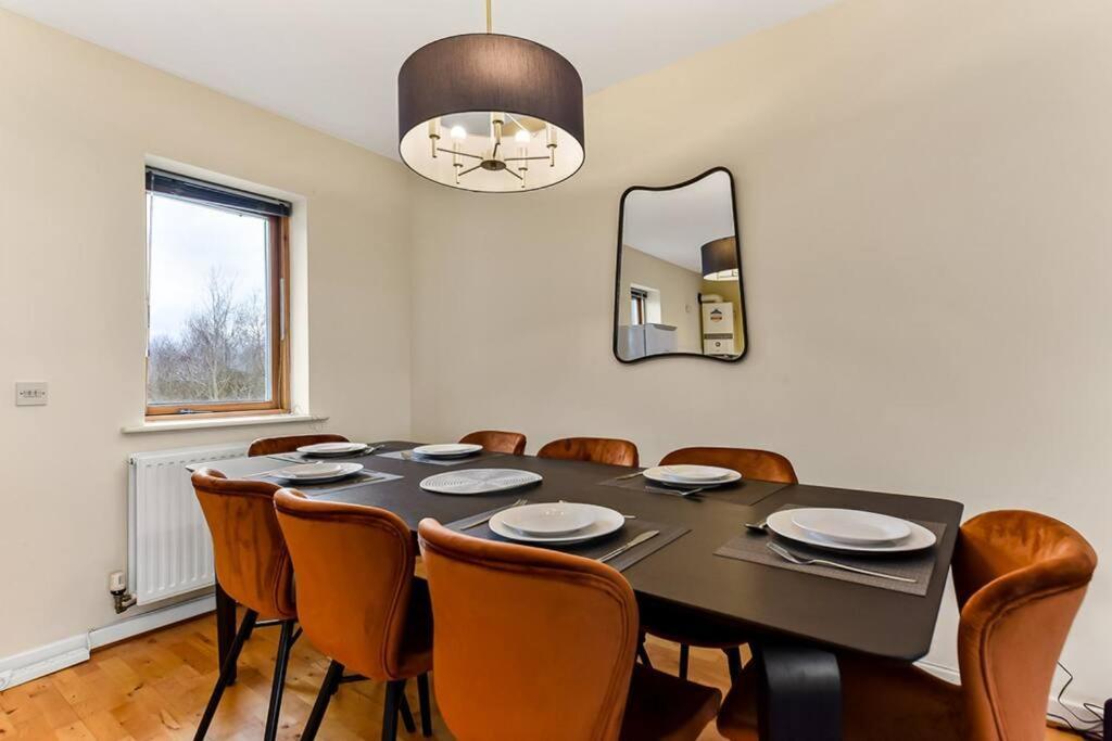 Large Group & Contractor Booking! Duplex W/Parking 米尔顿凯恩斯 外观 照片